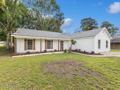 205 Louisiana Dr, Saint Martinville, LA, 70582-4208 | Card Image