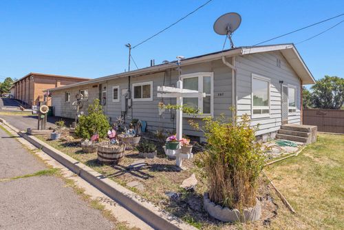 207 S Wendling St, Klamath Falls, OR, 97601-2749 | Card Image
