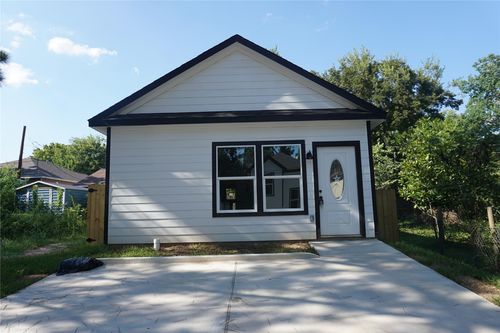 11387 Underwood St, Willis, TX, 77318-7662 | Card Image