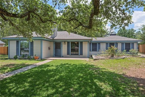 1030 Walton Dr, College Station, TX, 77840-2311 | Card Image