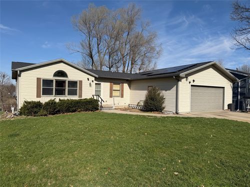 1215 E 8th Street S, Newton, IA, 50208 | Card Image