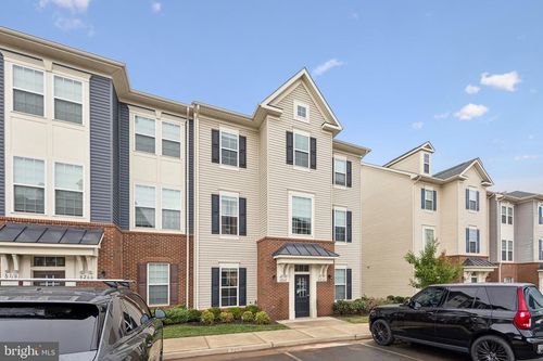 8264 Knight Station Way, MANASSAS, VA, 20110-2131 | Card Image