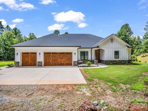 21 Rock Ridge Rd, Mill Spring, NC, 28756-5513 | Card Image