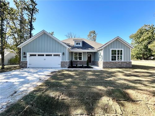 8 Huskins Cir, Bella Vista, AR, 72715-2910 | Card Image