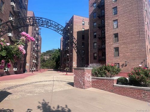 lb10-83-75 Woodhaven Blvd, Woodhaven, NY, 11421-1541 | Card Image