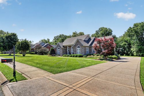 110 Bloomsbury Dr, Portland, TN, 37148-2043 | Card Image