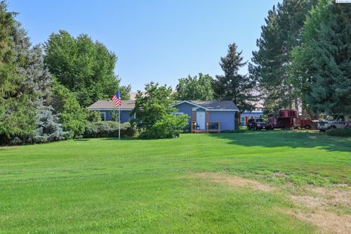 86503 W Old Inland Empire Hwy, Prosser, WA, 99350-5658 | Card Image