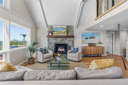 1350 Anthony Rd, Portsmouth, RI, 02871-6003 | Card Image