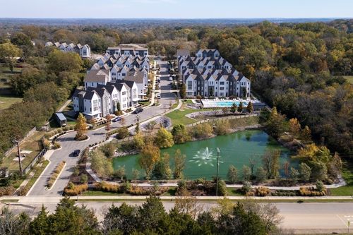 330 E Village Ln, Nashville, TN, 37216-2542 | Card Image