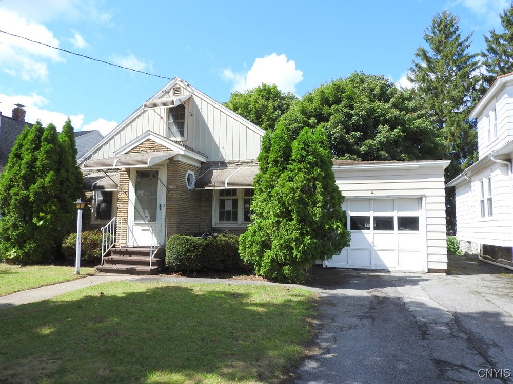 Roxford Rd, Syracuse, NY 13208