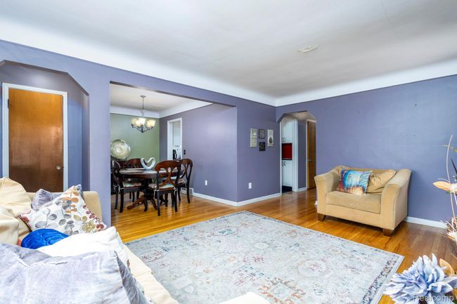 10-web-or-mls-20450 Lochmoor - Interior (3 of 17).jpg | Image 7