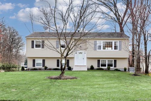 74 Minuteman Cir, Orangeburg, NY, 10962-2729 | Card Image