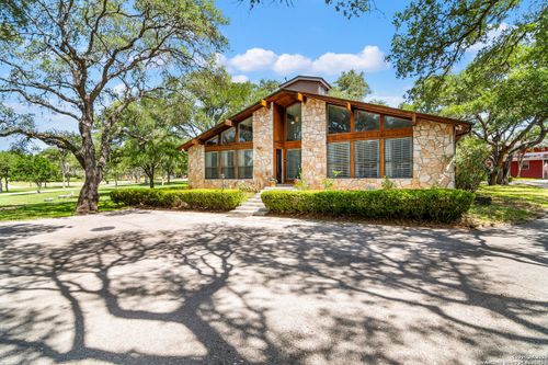 101 Hunters Glen Dr, San Marcos, TX, 78666-8908 | Card Image