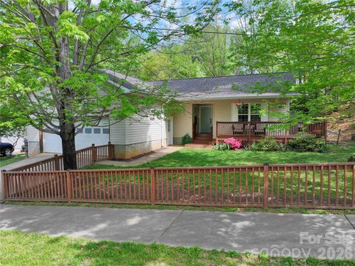 1 Mosers Pl, Candler, NC, 28715-8941 | Card Image
