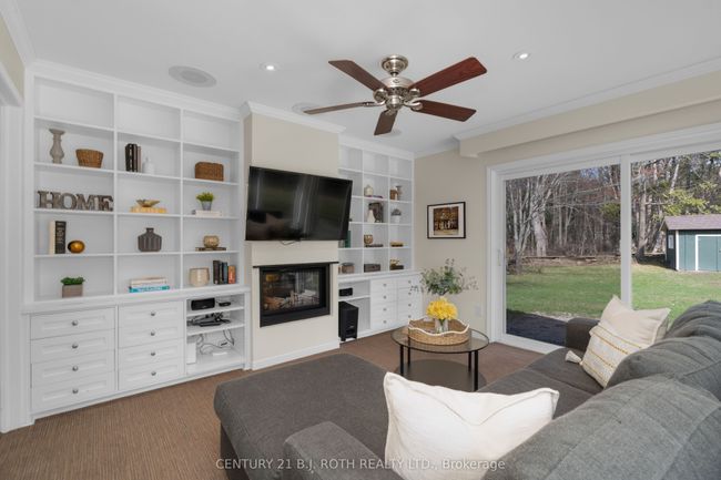 3763 Whitecap Dr, House other with 3 bedrooms, 2 bathrooms and 5 parking in Innisfil ON | Image 15