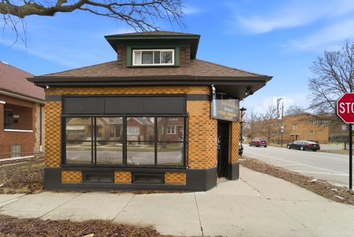 8659 S Kingston Ave, CHICAGO, IL, 60617-2440 | Card Image