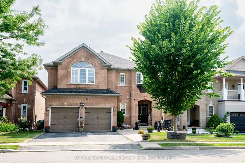 16 Signet Crt, Brampton, ON, L7A2V1 | Card Image
