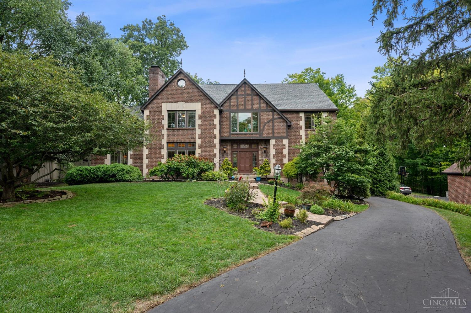 Hickory Holw, Blue Ash, OH 45241