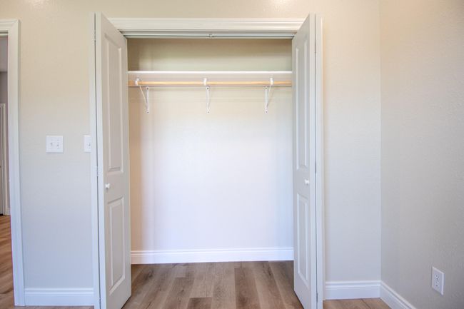 1828 Pinnacle Pt, Condo with 3 bedrooms, 2 bathrooms and null parking in HOLTS SUMMIT MO | Image 24