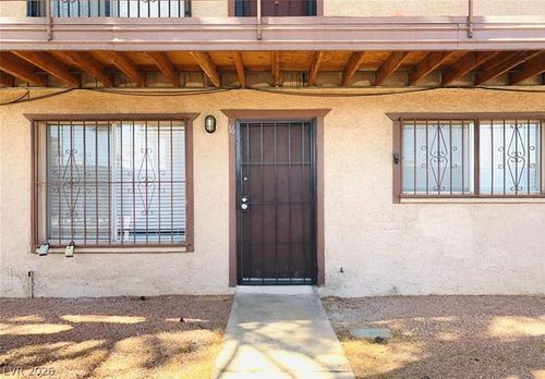 18-595 S Royal Crest Cir, Las Vegas, NV, 89169-3892 | Card Image