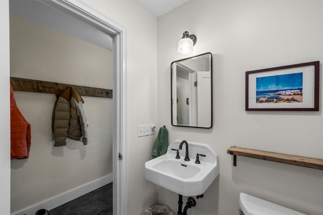 Hall bath on the South end of the house. Great for guests | Image 40