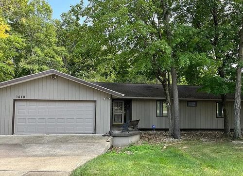 1610 Robin Ct, Mt. Zion, IL, 62549-1043 | Card Image
