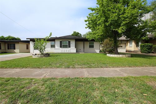 2427 Costa Mesa Dr, Dallas, TX, 75228-2031 | Card Image