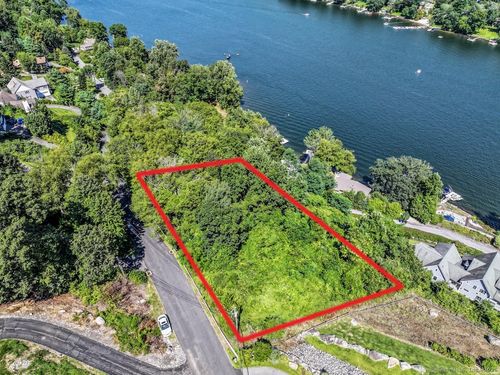 22 Candlewood Cmn, New Milford, CT, 06776-5818 | Card Image