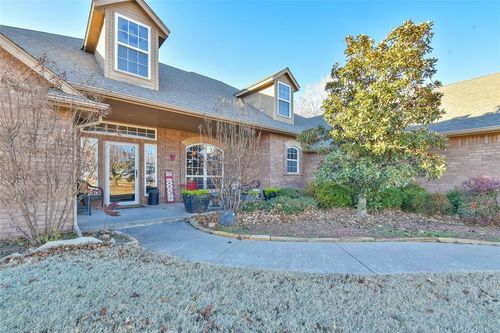 301 W Ponderosa Dr, Tuttle, OK, 73089-8215 | Card Image