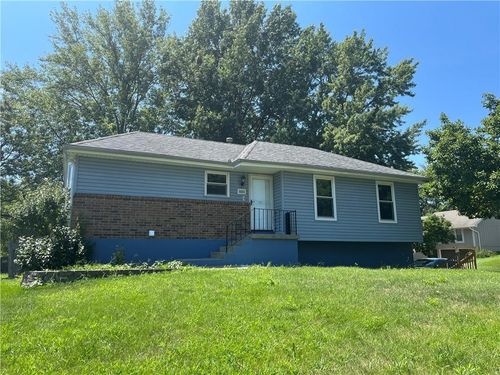1111 Se 2nd Ct, Lees Summit, MO, 64063-3252 | Card Image