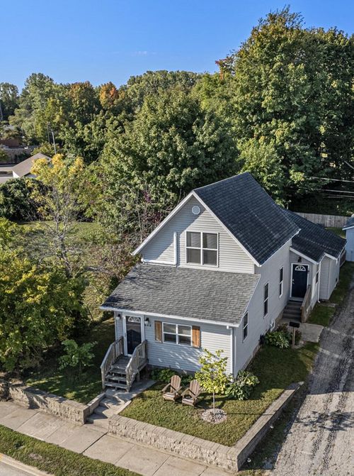 648 Phillips St, South Haven, MI, 49090-1854 | Card Image