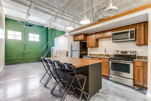 apt-11-1813 Clarence St, Dallas, TX, 75215-2794 | Card Image