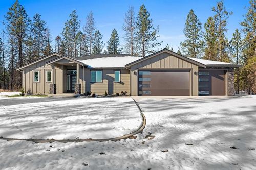 402 S Christensen Rd, Medical Lake, WA, 99022-9643 | Card Image