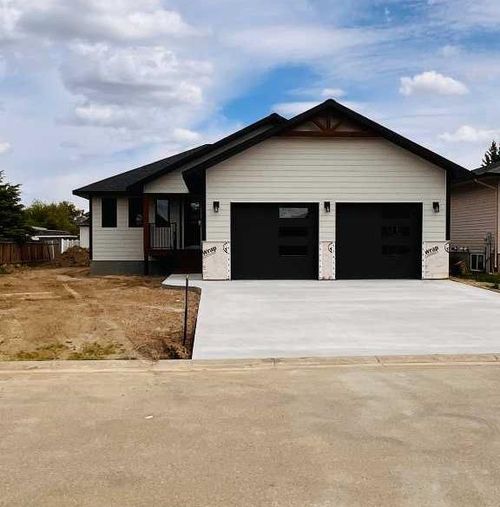 3 Greenview Crescent, Foremost, AB, T0K0X0 | Card Image