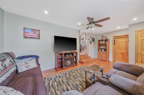 3 Woods Ln, Centereach, NY, 11720-2517 | Card Image