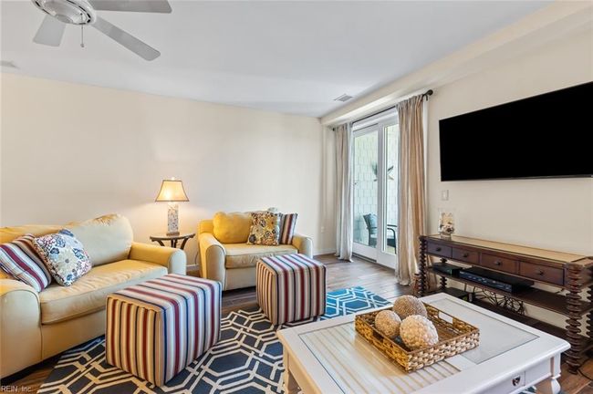 APT-121B - 3738 Sandpiper Rd, House attached with 2 bedrooms, 2 bathrooms and null parking in Virginia Beach VA | Image 19