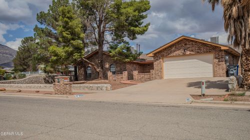4521 R L Shoemaker Dr, El Paso, TX, 79924-6820 | Card Image