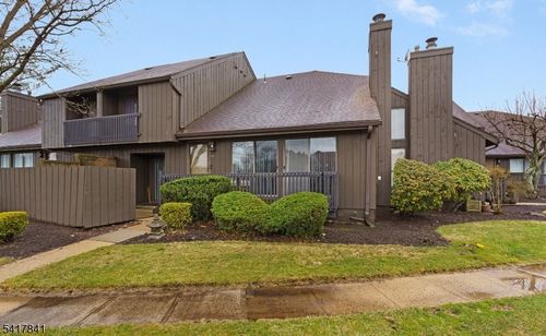 29 Westgate Dr, Edison, NJ, 08820-1107 | Card Image