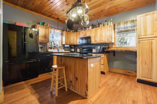 6446 W Beard Rd, Perry, MI, 48872-8186 | Card Image