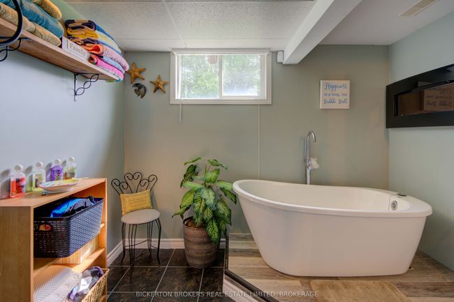 95 Railway St, House other with 3 bedrooms, 2 bathrooms and 6 parking in Lansdowne ON | Image 35