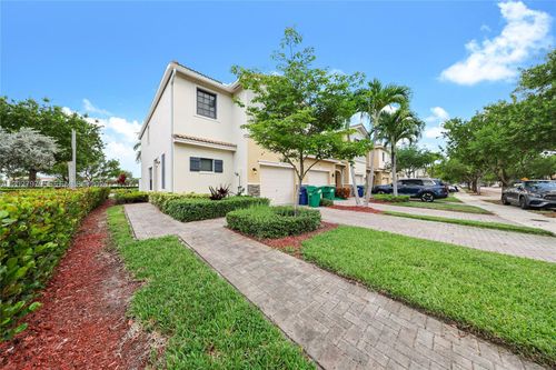 476 Ne 194th Ter, Miami, FL, 33179-3996 | Card Image