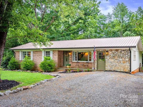 211 Shuffler Rd, Morganton, NC, 28655-9056 | Card Image