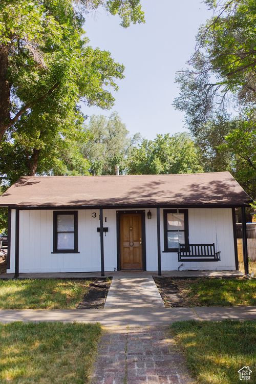311 Center St, Springville, UT, 84663-1247 | Card Image
