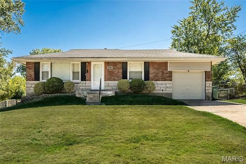 1240 Danville Dr, Saint Louis, MO, 63137-1440 | Card Image