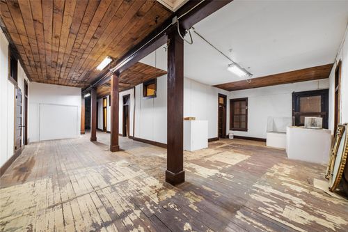 217 S Commercial Ave, Coleman, TX, 76834-4211 | Card Image