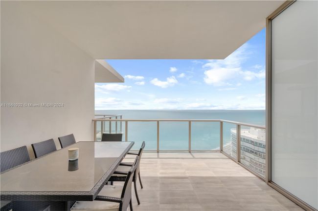 PH-04 - 9703 Collins Ave., Condo with 2 bedrooms, 2 bathrooms and null parking in Bal Harbour FL | Image 2