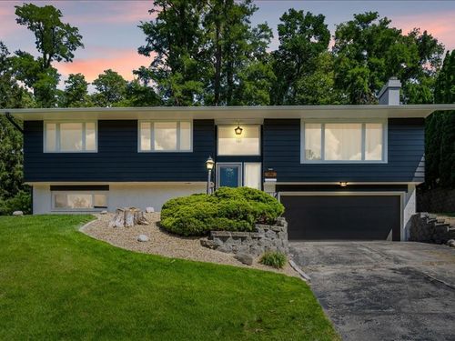 396 Red Fox Rd Se, Cedar Rapids, IA, 52403-2056 | Card Image