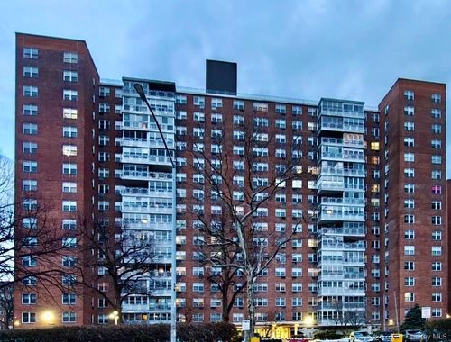 16d-4310 Kissena Blvd, Flushing, NY, 11355-2975 | Card Image