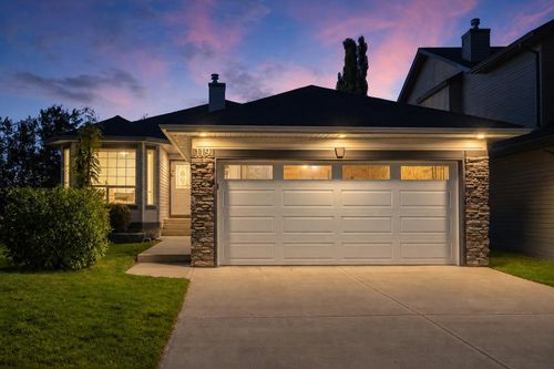 119 Citadel Meadow Close Nw, House with 4 bedrooms, 3 bathrooms and 4 parking in Calgary AB | Card Image