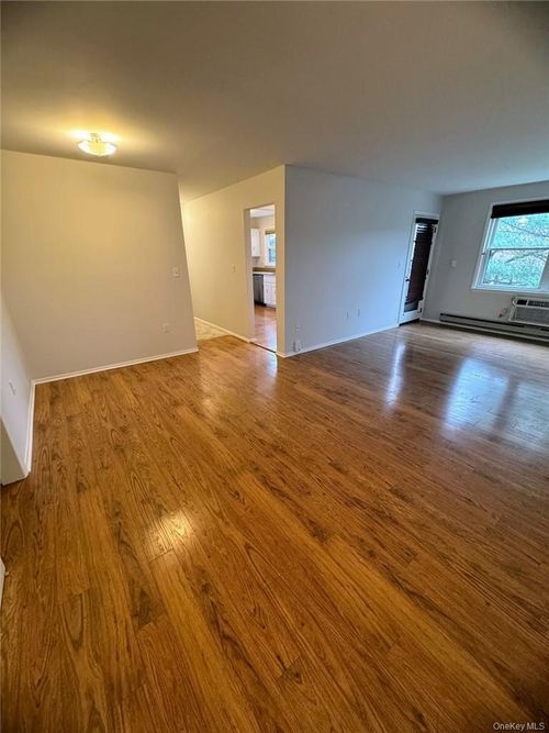 716 Sierra Vista Ln, Valley Cottage, NY, 10989-2718 | Card Image